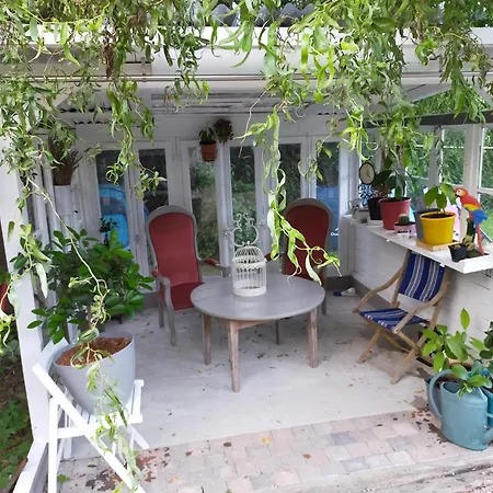 Ille Flottante, Maison Eclusiere Et Hebergements Insolites Sur Le Canal