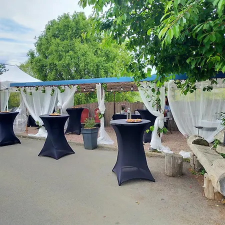 Ille Flottante, Maison Eclusiere Et Hebergements Insolites Sur Le Canal