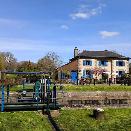 Ille Flottante, Maison Eclusiere Et Hebergements Insolites Sur Le Canal * Hédé