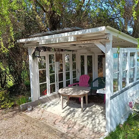 Ille Flottante, Maison Eclusiere Et Hebergements Insolites Sur Le Canal * Hédé