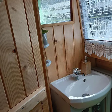 Ille Flottante, Maison Eclusiere Et Hebergements Insolites Sur Le Canal *