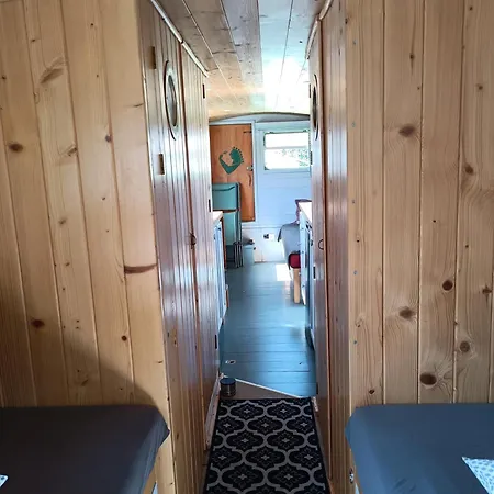 Ille Flottante, Maison Eclusiere Et Hebergements Insolites Sur Le Canal Hédé